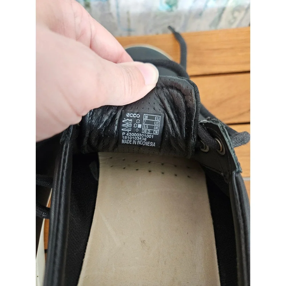 ECCO Soft 7 Sneaker 7 Black Leather Low Top Lace Up Comfort Minimalist Classic